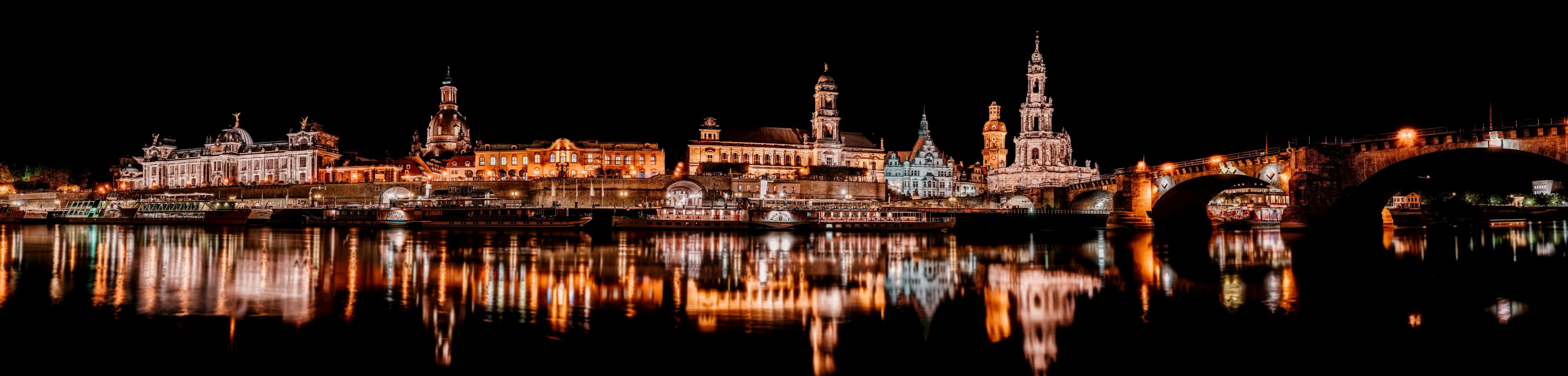 Panoramaaufnahme von Dresden bei Nacht